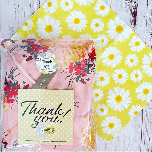 Meet your Posher, Lori - Picture 3 of 7